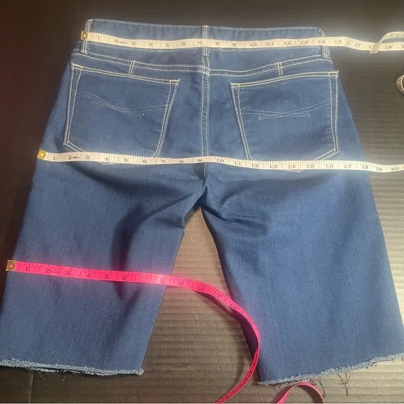 NWOT Gap Denim cut off Jean shorts 26/2 regular never worn Buy cheap off season! - Picture 11 of 11